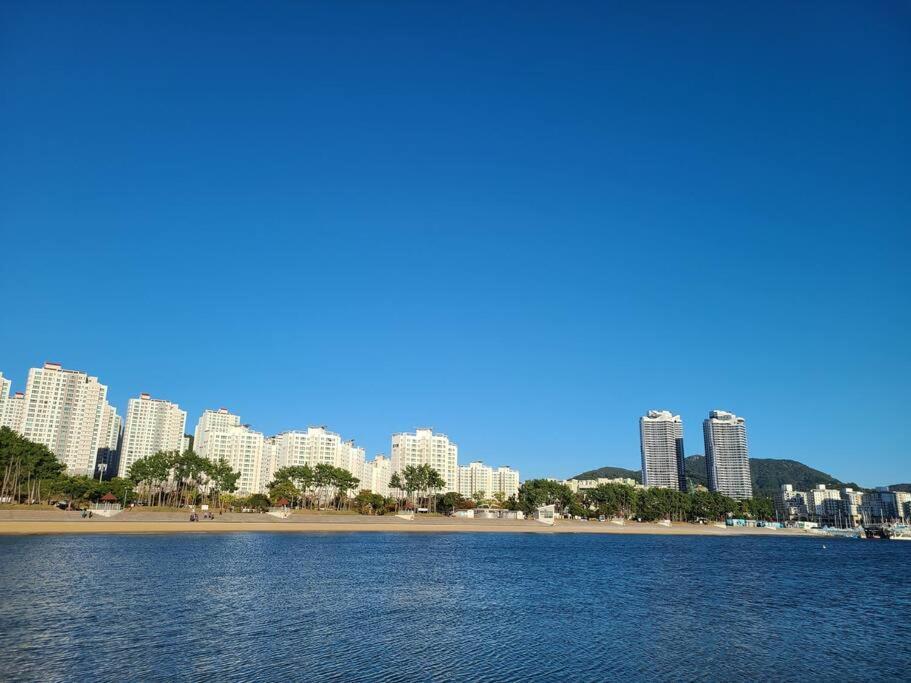 The Castle Ocean Marina Double Suite Йосу Екстер'єр фото