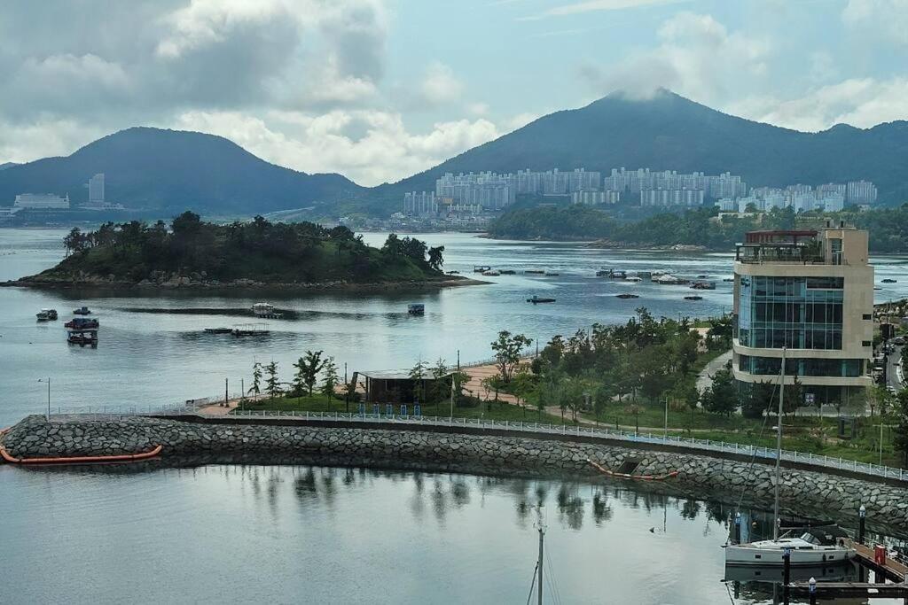 The Castle Ocean Marina Double Suite Йосу Екстер'єр фото
