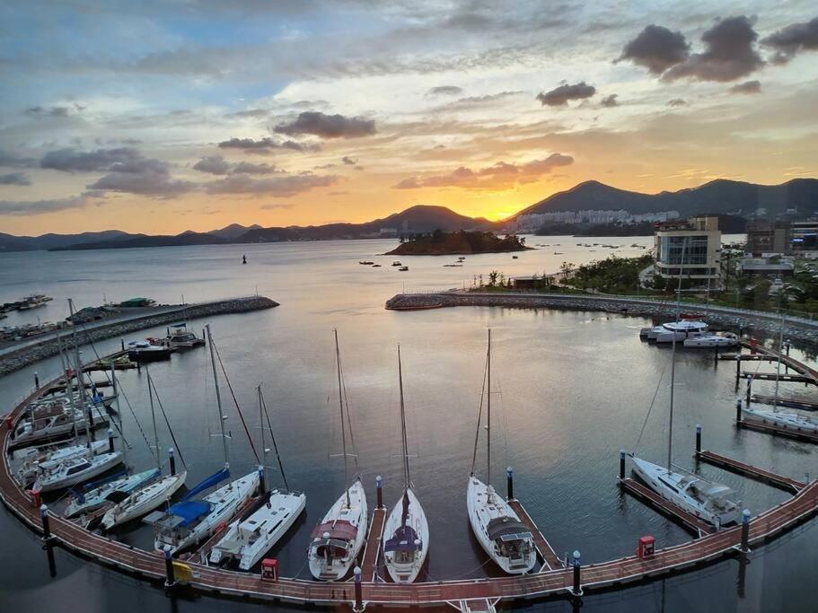 The Castle Ocean Marina Double Suite Йосу Екстер'єр фото