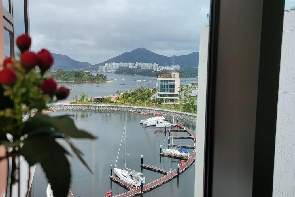 The Castle Ocean Marina Double Suite Йосу Екстер'єр фото